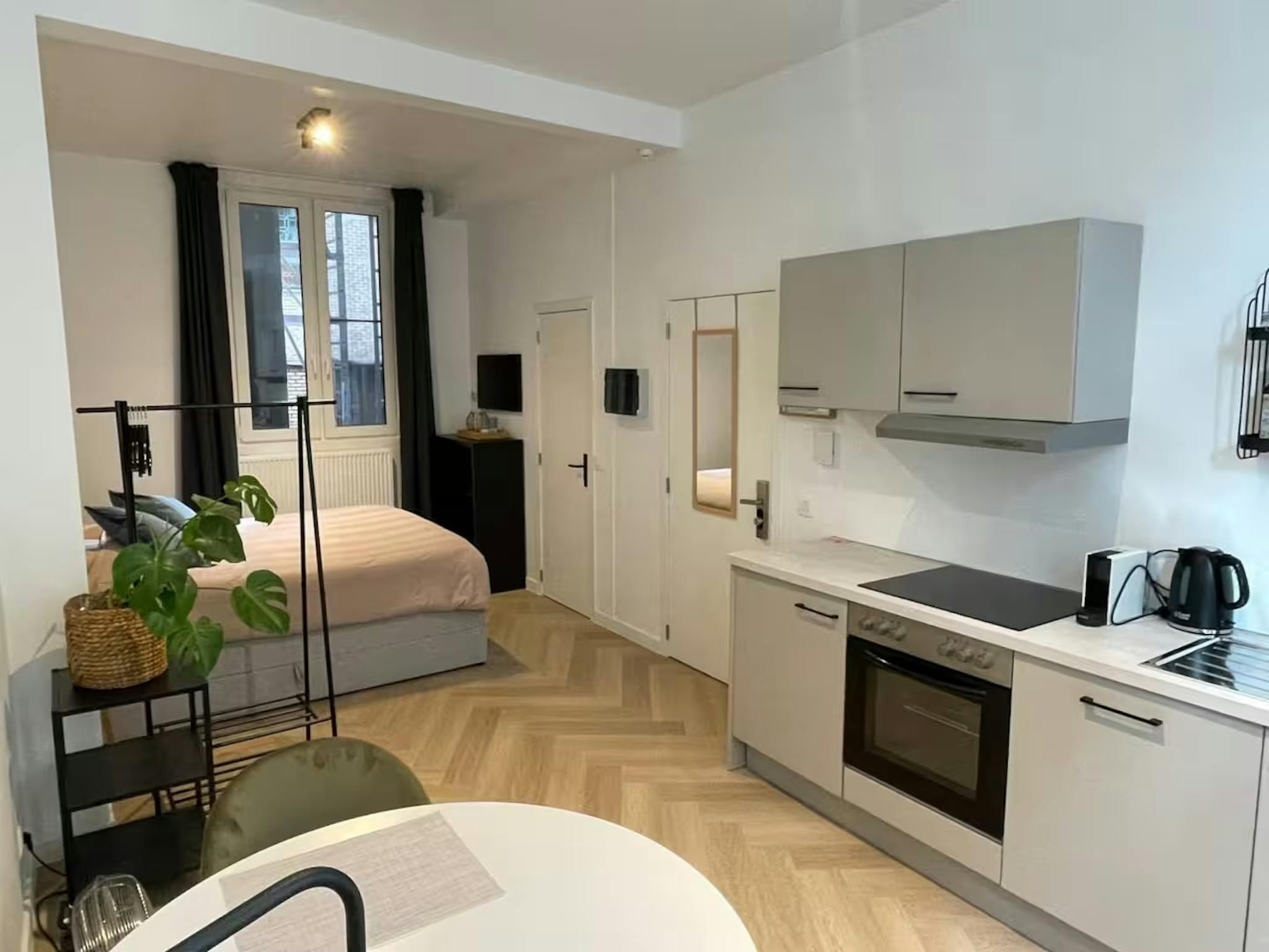 Appartement te  huur in Antwerpen 2000 1350.00€ 0 slaapkamers 28.00m² - Zoekertje 795430