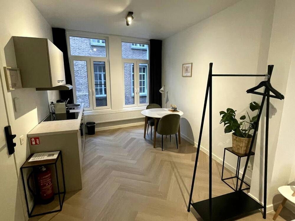 Appartement te  huur in Antwerpen 2000 1350.00€ 0 slaapkamers 28.00m² - Zoekertje 795429