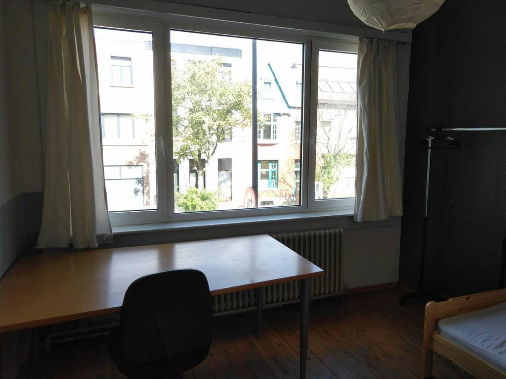 Appartement te  huur in Berchem 2600 440.00€ 1 slaapkamers 200.00m² - Zoekertje 1316172