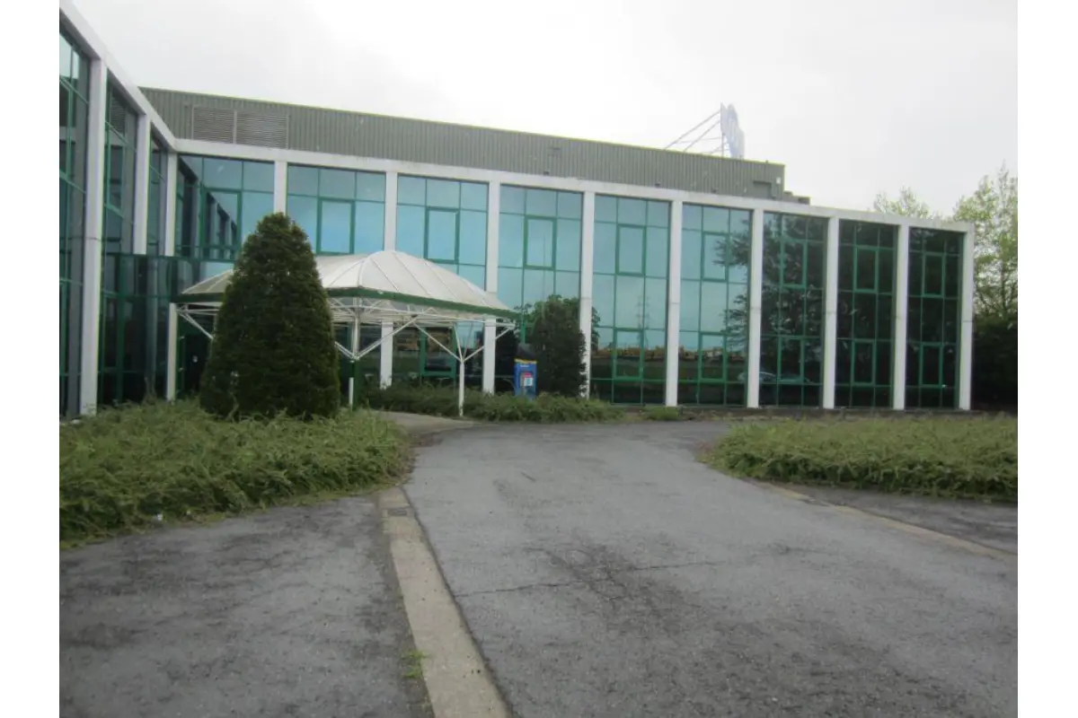 Handelszaak te  huur in Zwijndrecht 2070 10333.33€  slaapkamers m² - Zoekertje 1107