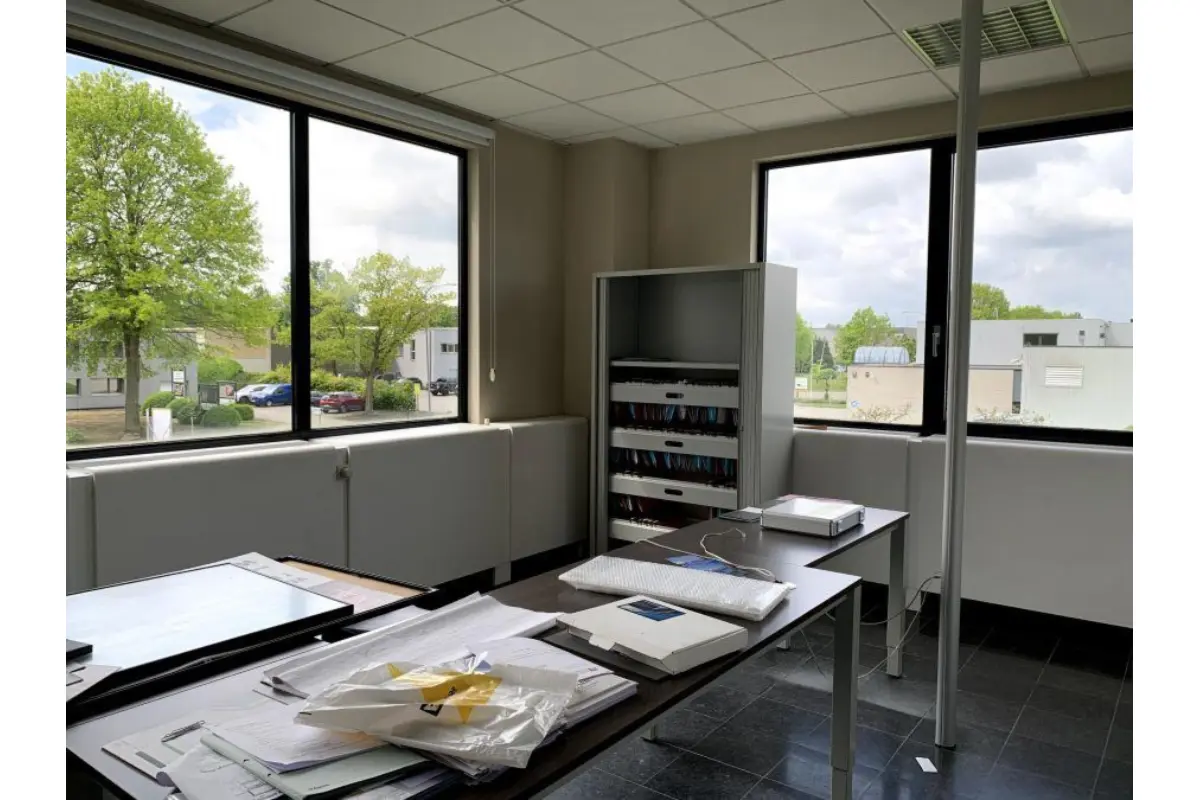 Handelszaak te  huur in Heist-op-den-Berg 2220 4166.25€  slaapkamers m² - Zoekertje 1432