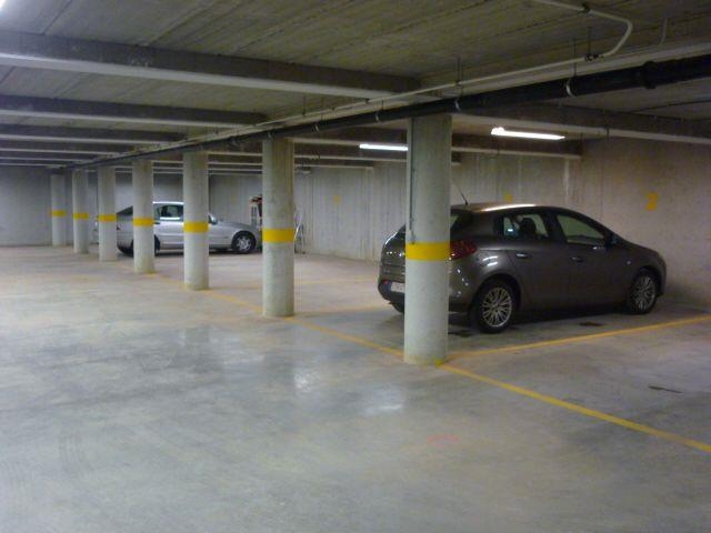 Parking & garage te  huur in Lier 2500 61.00€  slaapkamers m² - Zoekertje 1361723
