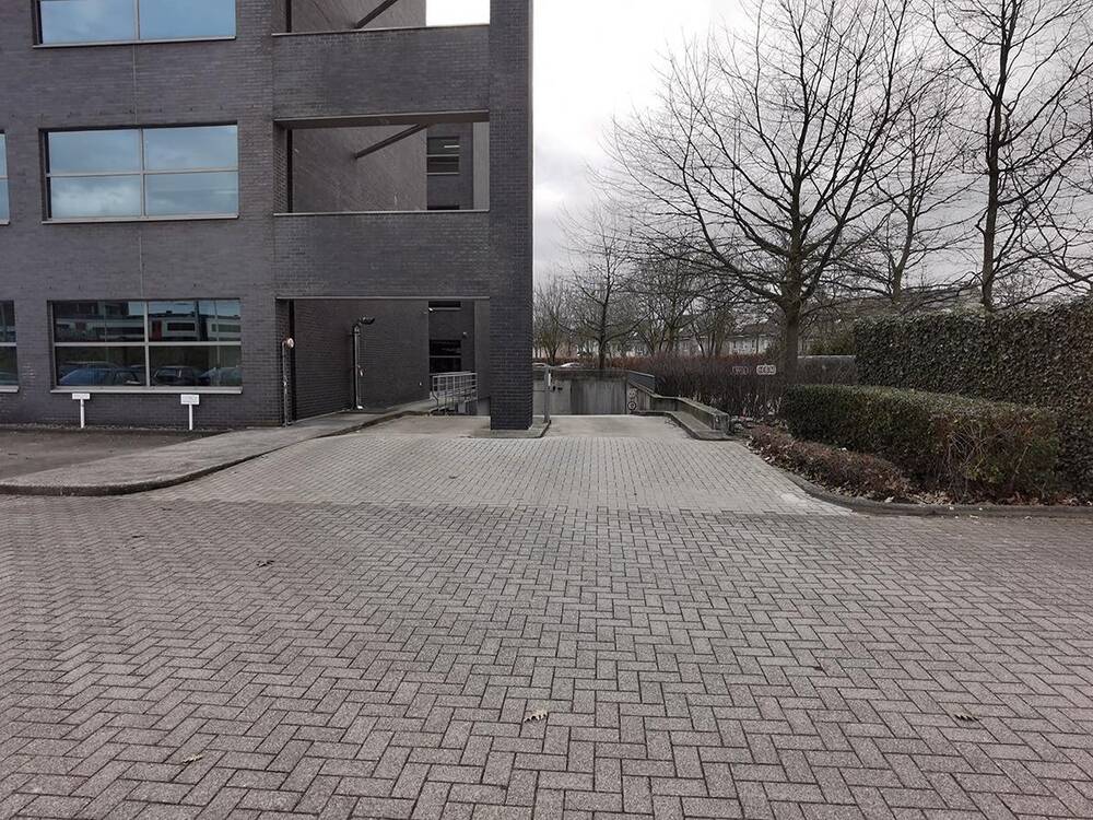 Parking & garage te  huur in Berchem 2600 105.00€  slaapkamers m² - Zoekertje 1362307