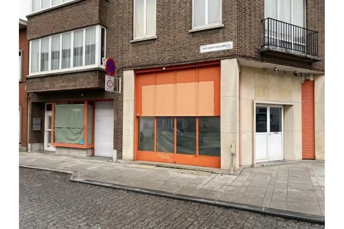 Handelszaak te  koop in Merksem 2170 430000.00€  slaapkamers m² - Zoekertje 4310