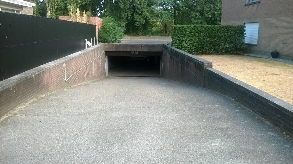 Parking & garage te  huur in Turnhout 2300 50.00€  slaapkamers m² - Zoekertje 386541