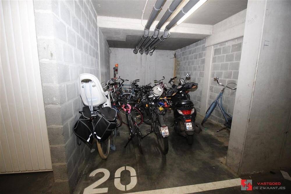 Parking & garage te  koop in Hoboken 2660 9500.00€  slaapkamers m² - Zoekertje 1373859