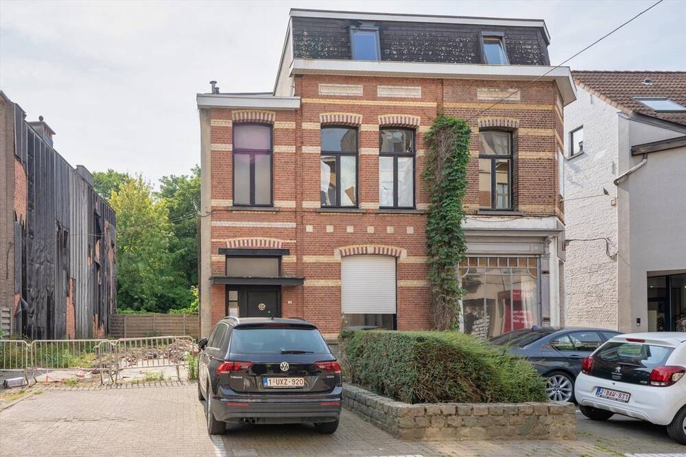Huis te  koop in Mortsel 2640 215000.00€ 4 slaapkamers m² - Zoekertje 1375426
