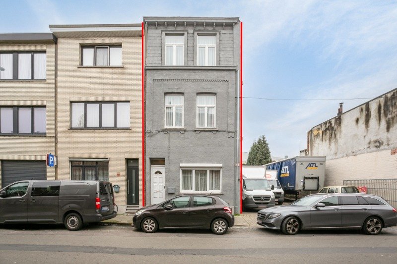 Huis te  koop in Hoboken 2660 289000.00€ 6 slaapkamers 156.00m² - Zoekertje 88550