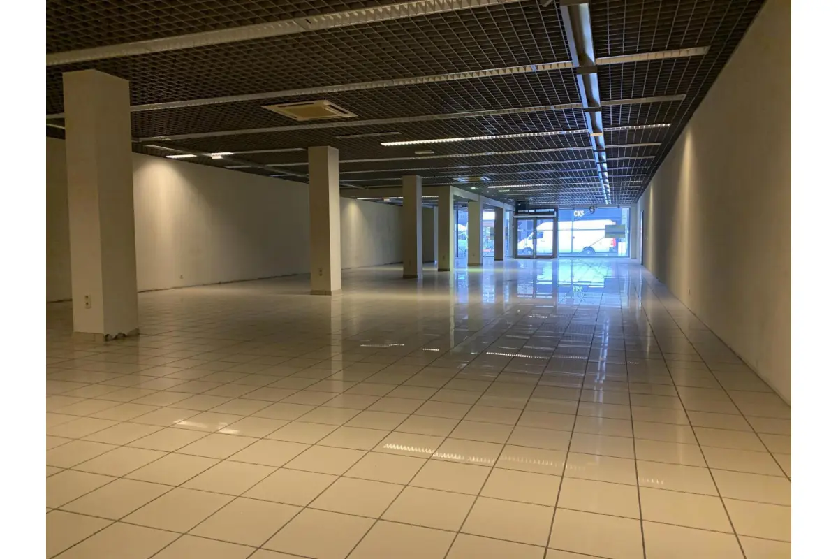 Handelszaak te  huur in Mol 2400 3600.00€  slaapkamers 376.00m² - Zoekertje 34024