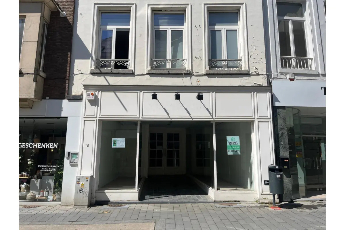 Handelszaak te  huur in Lier 2500 3000.00€  slaapkamers 200.00m² - Zoekertje 35278