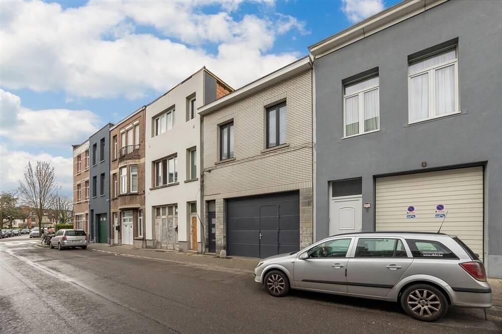 Huis te  koop in Deurne 2100 299000.00€ 2 slaapkamers 225.00m² - Zoekertje 1329771