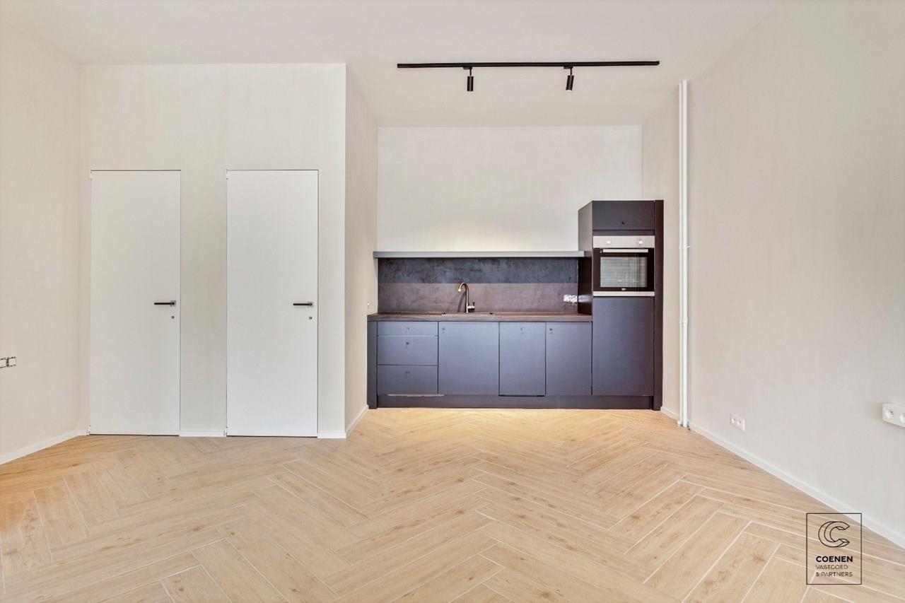 Handelszaak te koop in Deurne 2100 149000.00€ slaapkamers 70.00m² - Zoekertje 43054