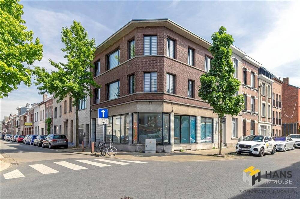 Huis te  koop in Deurne 2100 499000.00€ 4 slaapkamers 270.00m² - Zoekertje 1383554