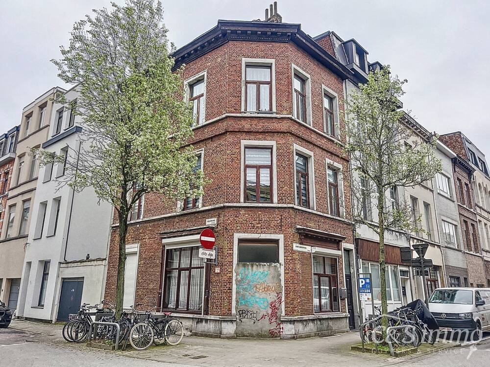 Huis te  koop in Berchem 2600 399000.00€ 4 slaapkamers 270.00m² - Zoekertje 1391685