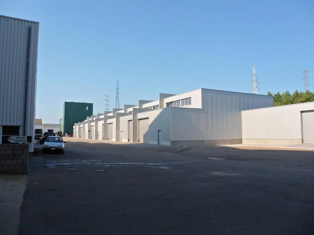 Handelszaak te huur in Mol 2400 400.00€ slaapkamers 100.00m² - Zoekertje 76374