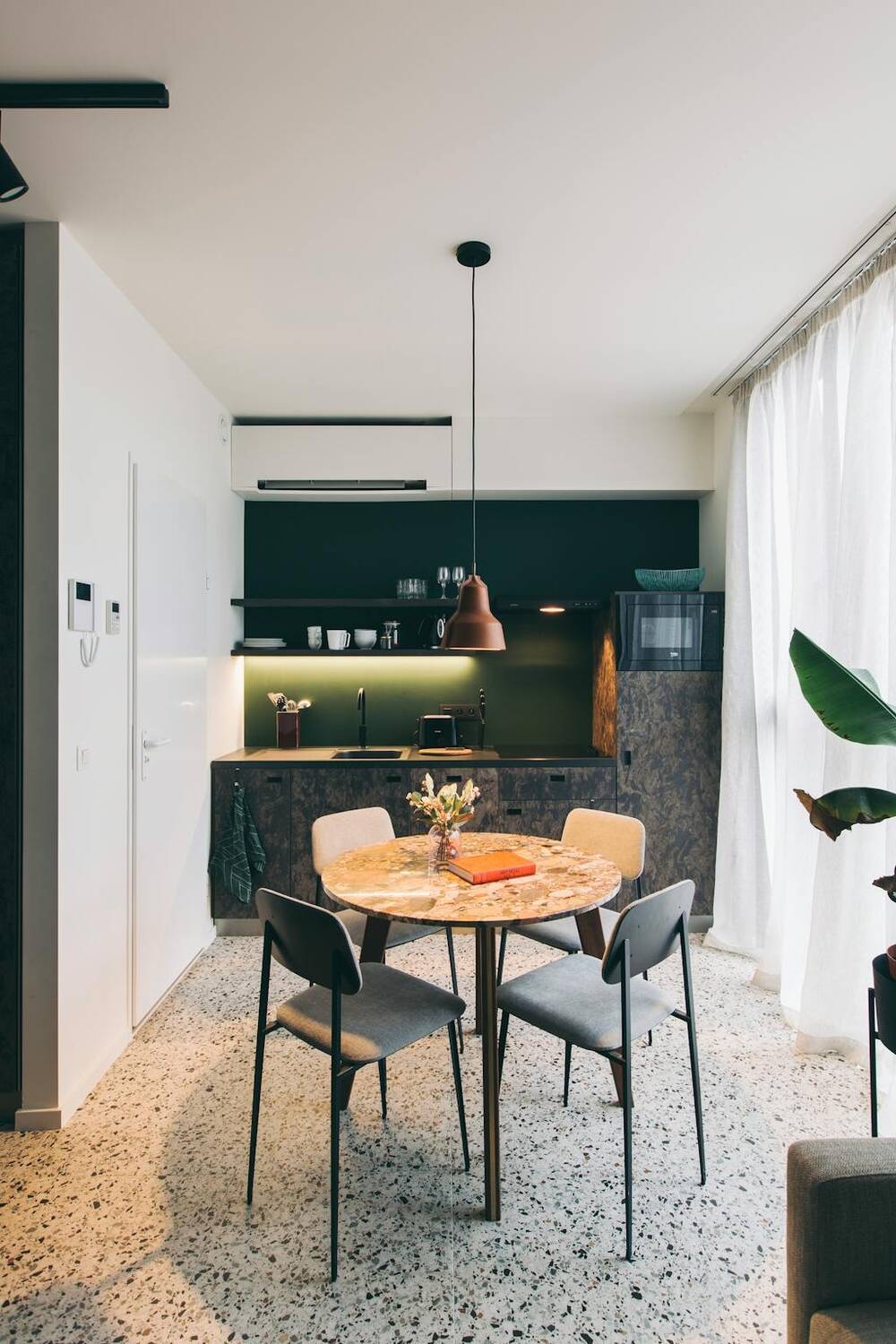 Appartement te huur in Berchem 2600 1550.00€ 0 slaapkamers m² - Zoekertje 230077