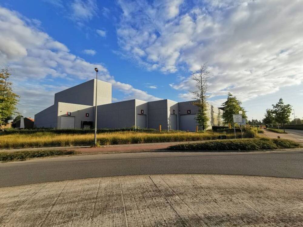 Handelszaak te  huur in Burcht 2070 37100.25€  slaapkamers 6474.00m² - Zoekertje 229522