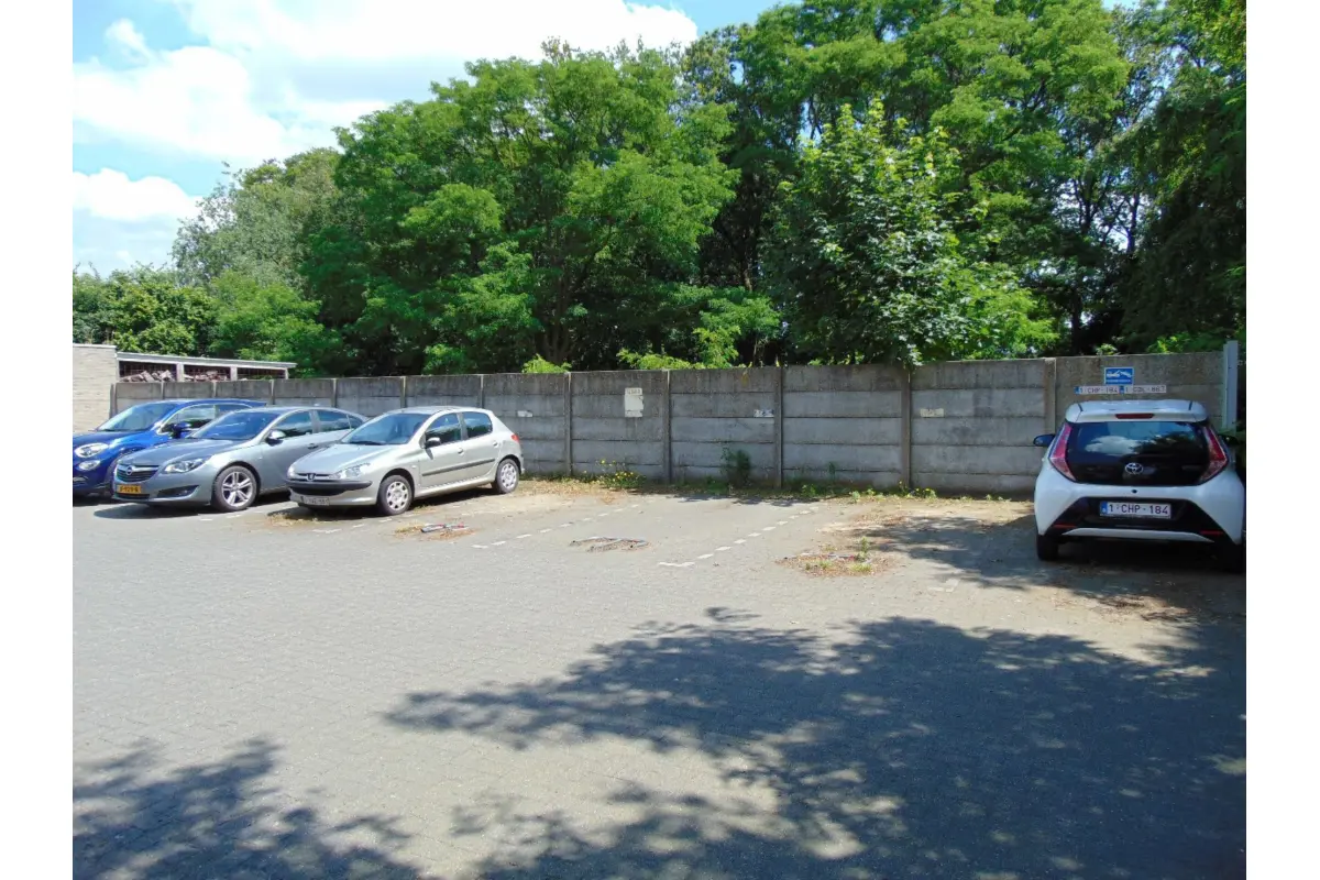 Parking & garage te  koop in Minderhout 2322 9500.00€  slaapkamers m² - Zoekertje 266531