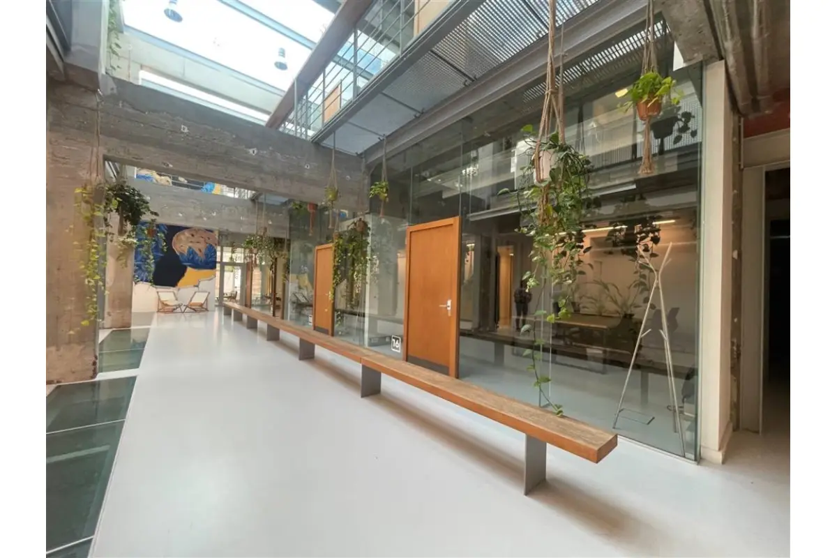 Handelszaak te  huur in Merksem 2170 1188.00€  slaapkamers m² - Zoekertje 270518