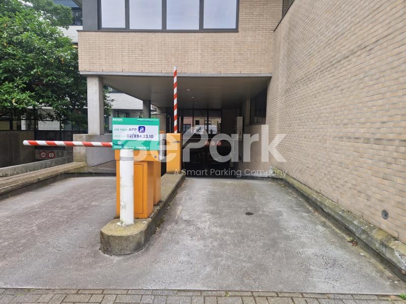 Parking & garage te  huur in Berchem 2600 121.00€  slaapkamers m² - Zoekertje 341782
