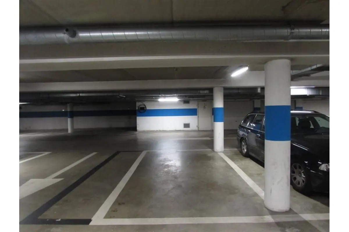 Parking & garage te  huur in Turnhout 2300 99.50€  slaapkamers m² - Zoekertje 349476