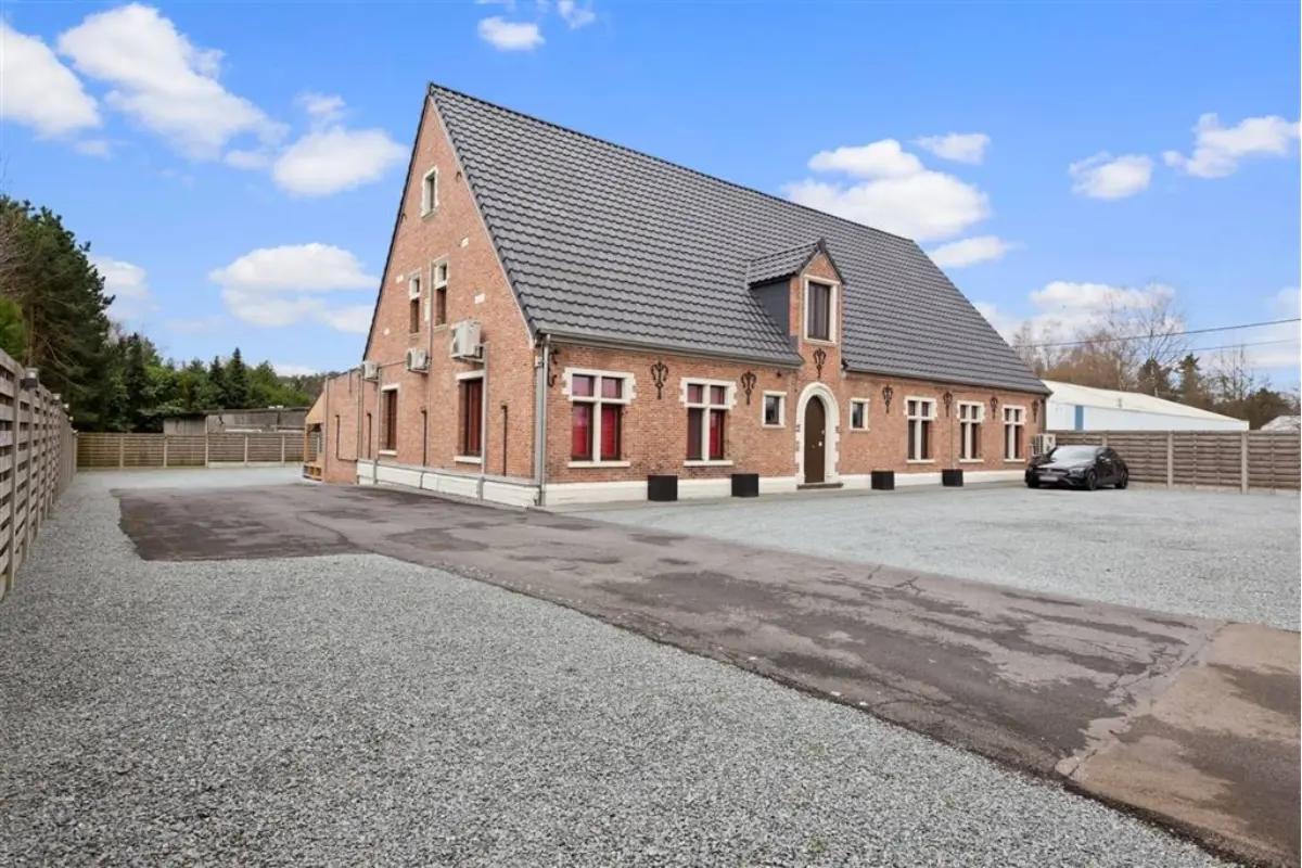 Handelszaak te  koop in Grobbendonk 2280 998000.00€ 8 slaapkamers 913.00m² - Zoekertje 353144