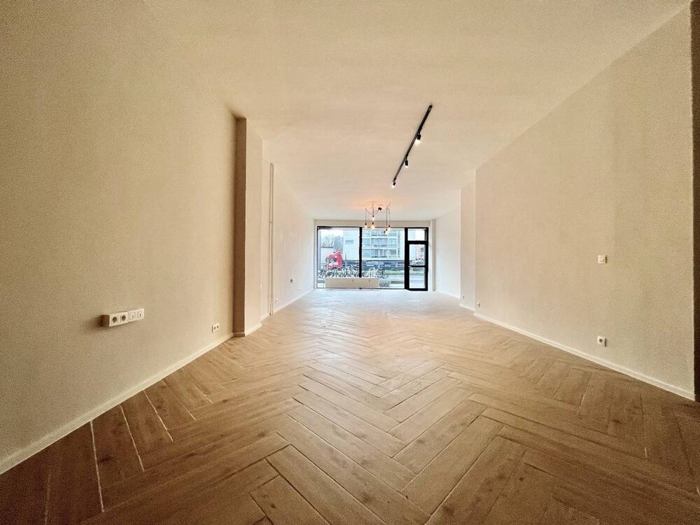 Handelszaak te koop in Deurne 2100 129000.00€ slaapkamers 70.00m² - Zoekertje 359856