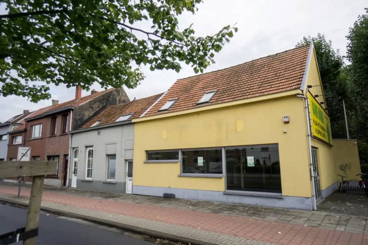 Handelszaak te  koop in Deurne 2100 399000.00€  slaapkamers m² - Zoekertje 373703