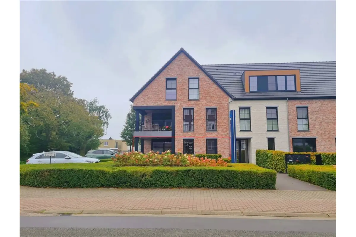 Handelszaak te  huur in Gierle 2275 1200.00€  slaapkamers m² - Zoekertje 374819