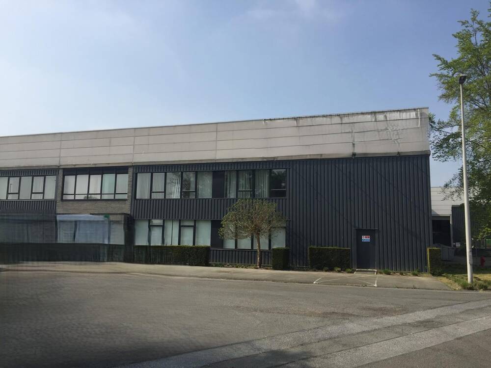 Handelszaak te  huur in Kontich 2550 2227.50€  slaapkamers 297.00m² - Zoekertje 379933