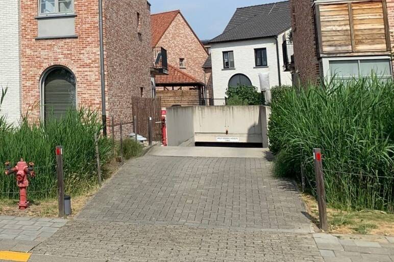 Parking & garage te  koop in Kontich 2550 16950.00€  slaapkamers m² - Zoekertje 390117
