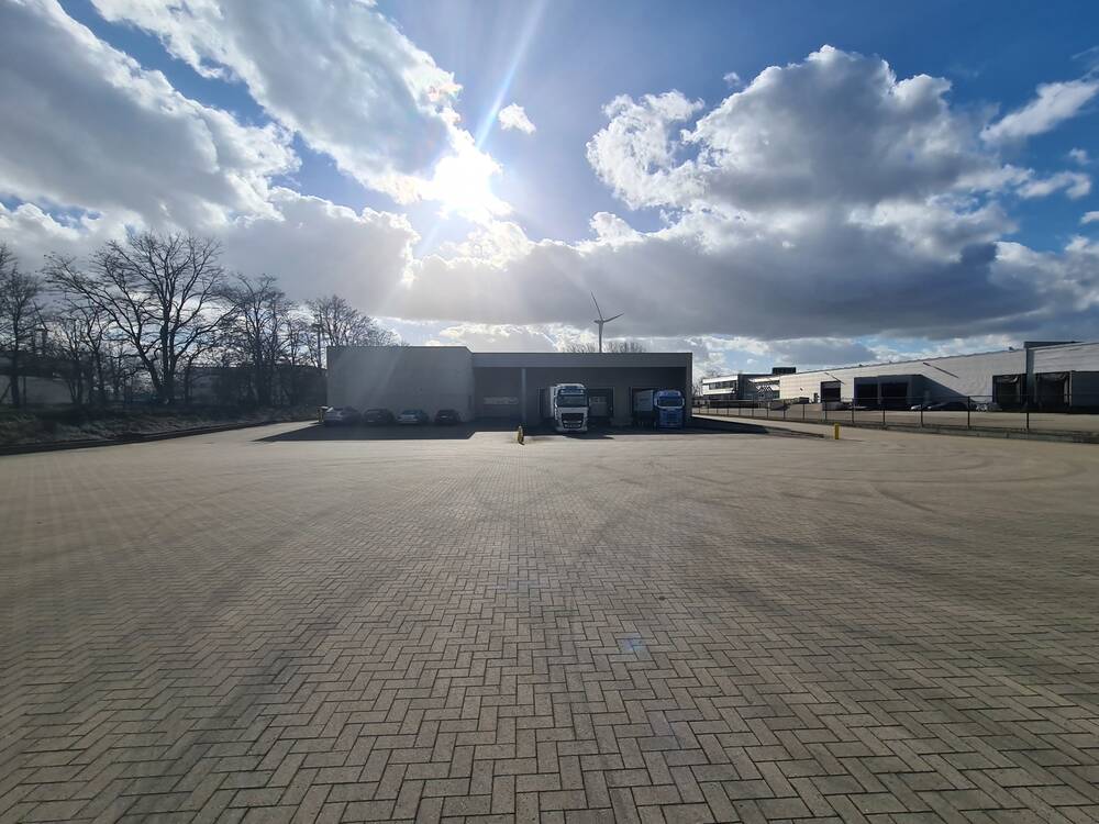 Handelszaak te  huur in Geel 2440 8250.00€  slaapkamers 5500.00m² - Zoekertje 395137