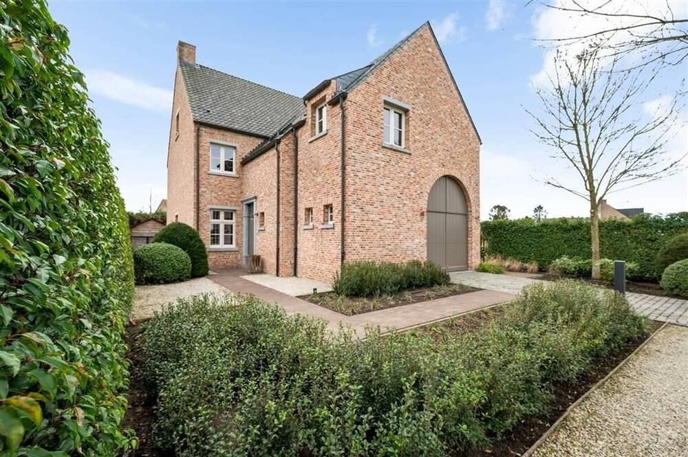 Villa te  koop in Pulle 2243 849000.00€ 4 slaapkamers 349.00m² - Zoekertje 407685