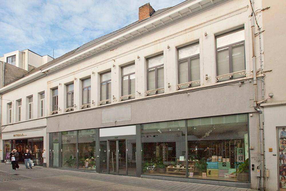 Handelszaak te huur in Lier 2500 5000.00€ slaapkamers m² - Zoekertje 413200