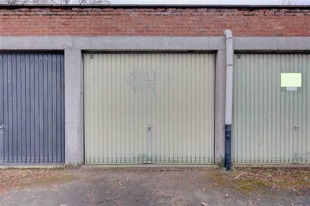 Parking & garage te  koop in Zwijndrecht 2070 23900.00€  slaapkamers m² - Zoekertje 415697