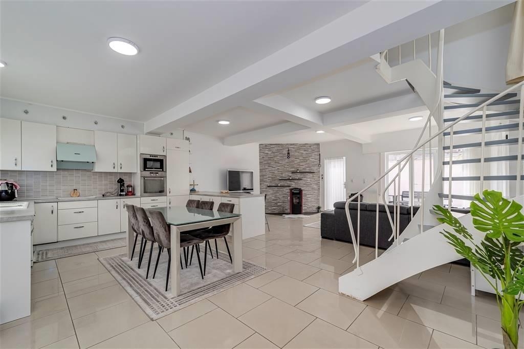 Huis te koop in Hoboken 2660 499000.00€ 4 slaapkamers 201.00m² - Zoekertje 424786