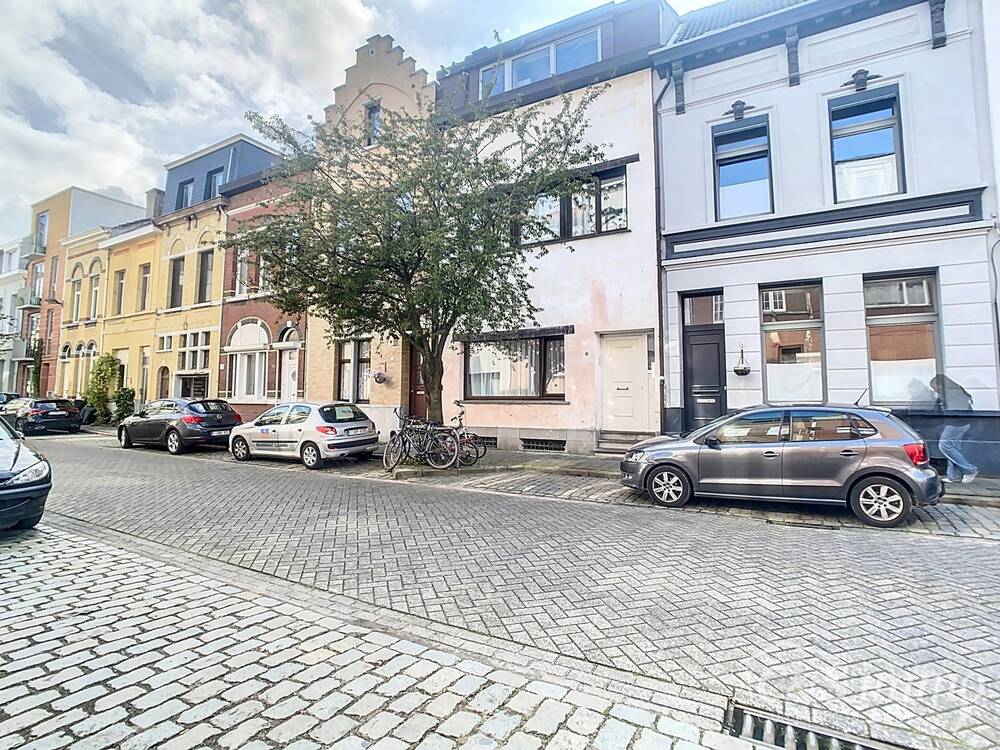 Huis te koop in Borgerhout 2140 329000.00€ 6 slaapkamers 240.00m² - Zoekertje 430117