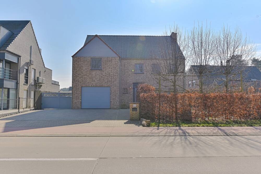 Villa te  koop in Mol 2400 645000.00€ 6 slaapkamers 380.00m² - Zoekertje 429880