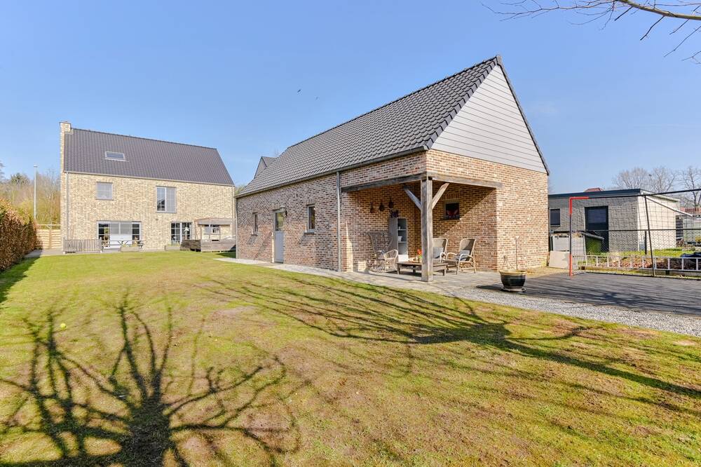 Villa te koop in Mol 2400 645000.00€ 6 slaapkamers 380.00m² - Zoekertje 429880