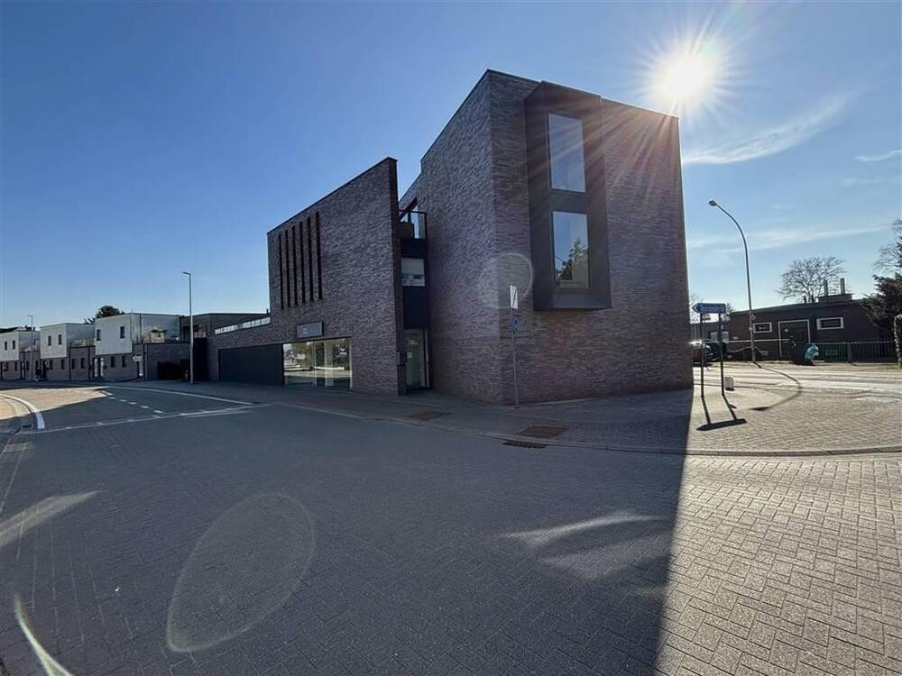 Handelszaak te  huur in Veerle 2431 1700.00€  slaapkamers 183.00m² - Zoekertje 430808
