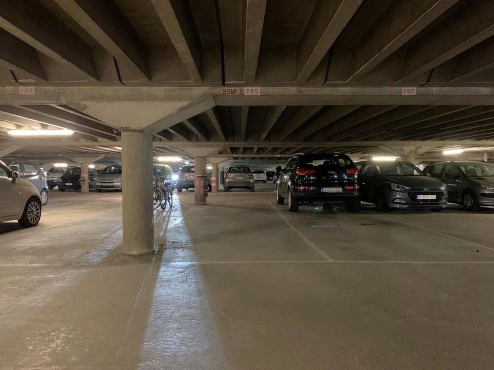 Parking & garage te koop in Deurne 2100 14900.00€ slaapkamers m² - Zoekertje 453240