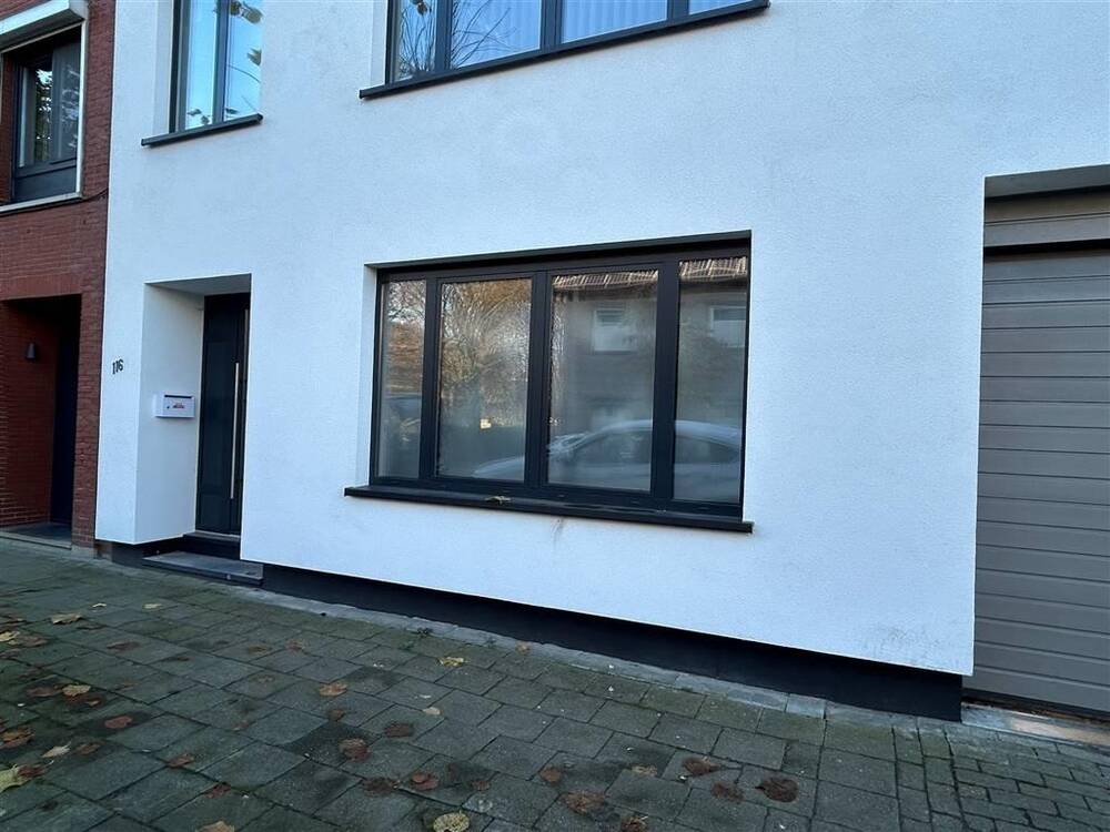 Handelszaak te  huur in Borsbeek 2150 750.00€  slaapkamers m² - Zoekertje 453474
