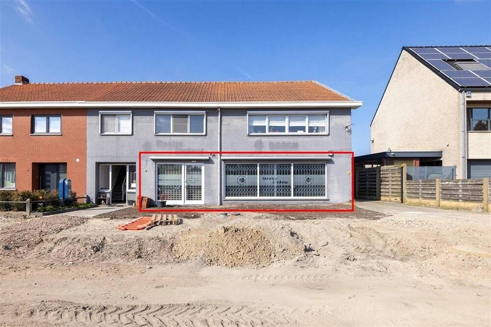 Handelszaak te  huur in Malle 2390 945.00€  slaapkamers m² - Zoekertje 453472