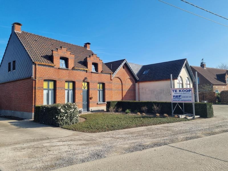 Huis te  koop in Broechem 2520 699000.00€ 4 slaapkamers 453.00m² - Zoekertje 453483