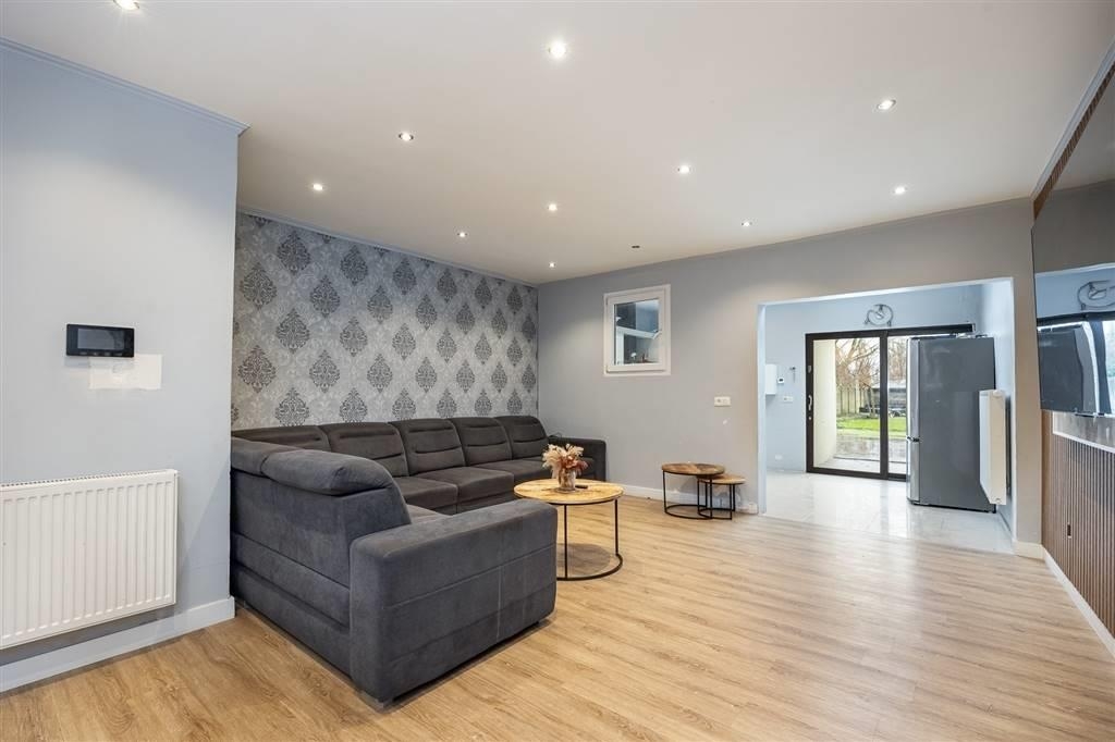 Huis te  koop in Deurne 2100 375000.00€ 4 slaapkamers 167.00m² - Zoekertje 456102