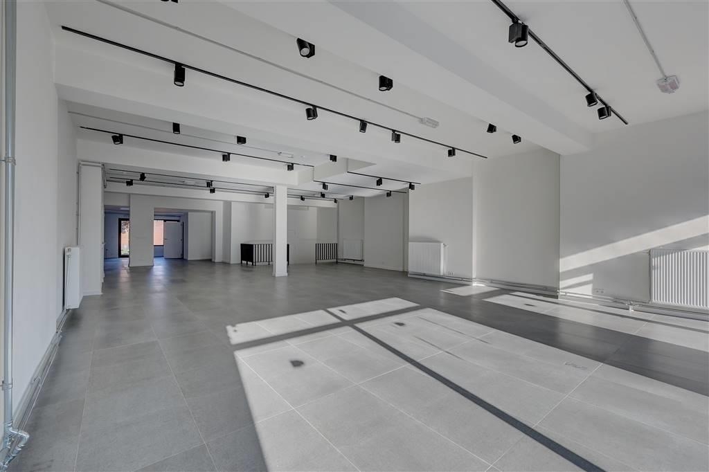 Handelszaak te  huur in Hemiksem 2620 2200.00€  slaapkamers 226.00m² - Zoekertje 459710
