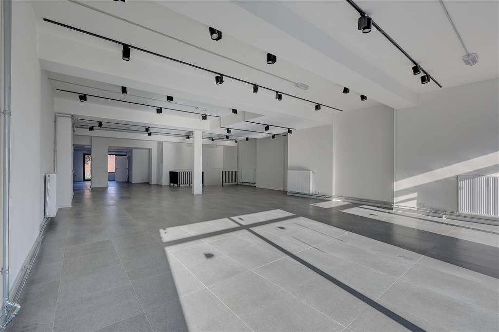 Handelszaak te  huur in Hemiksem 2620 2200.00€  slaapkamers 226.00m² - Zoekertje 459710