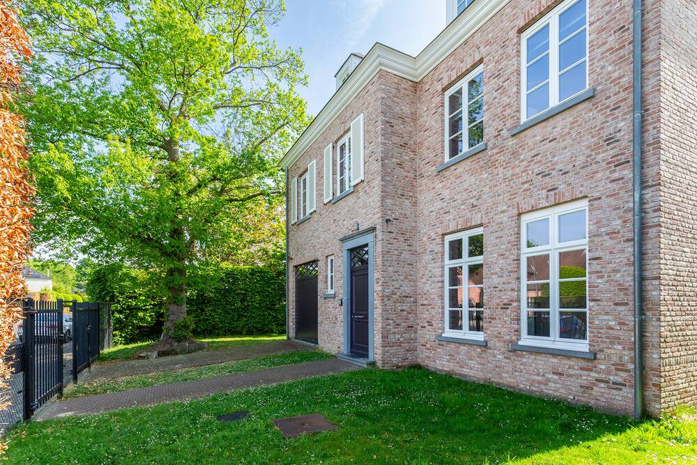 Huis te  huur in Wilrijk 2610 4950.00€ 4 slaapkamers 502.00m² - Zoekertje 466190