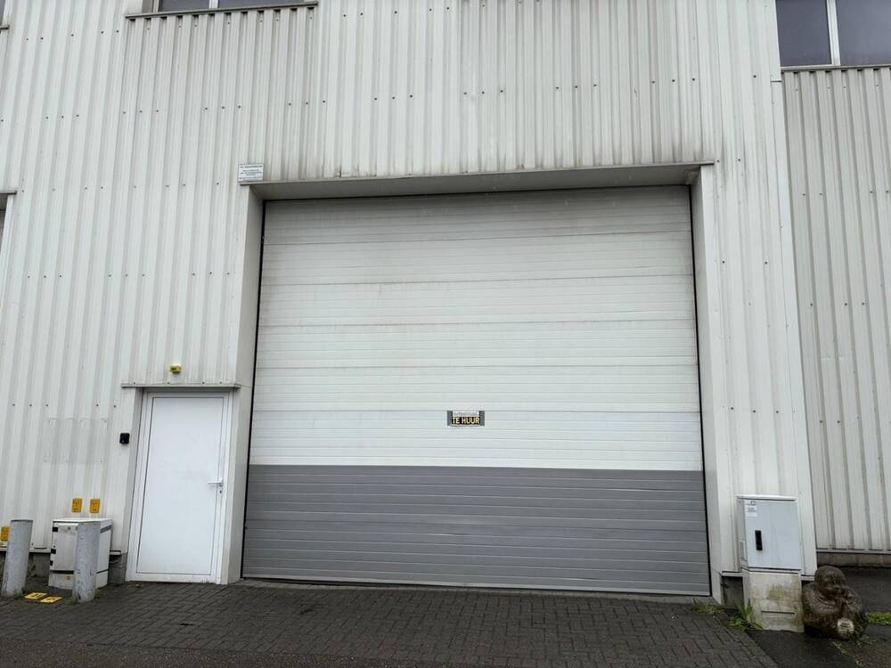 Handelszaak te huur in Mol 2400 1800.00€ slaapkamers m² - Zoekertje 468245