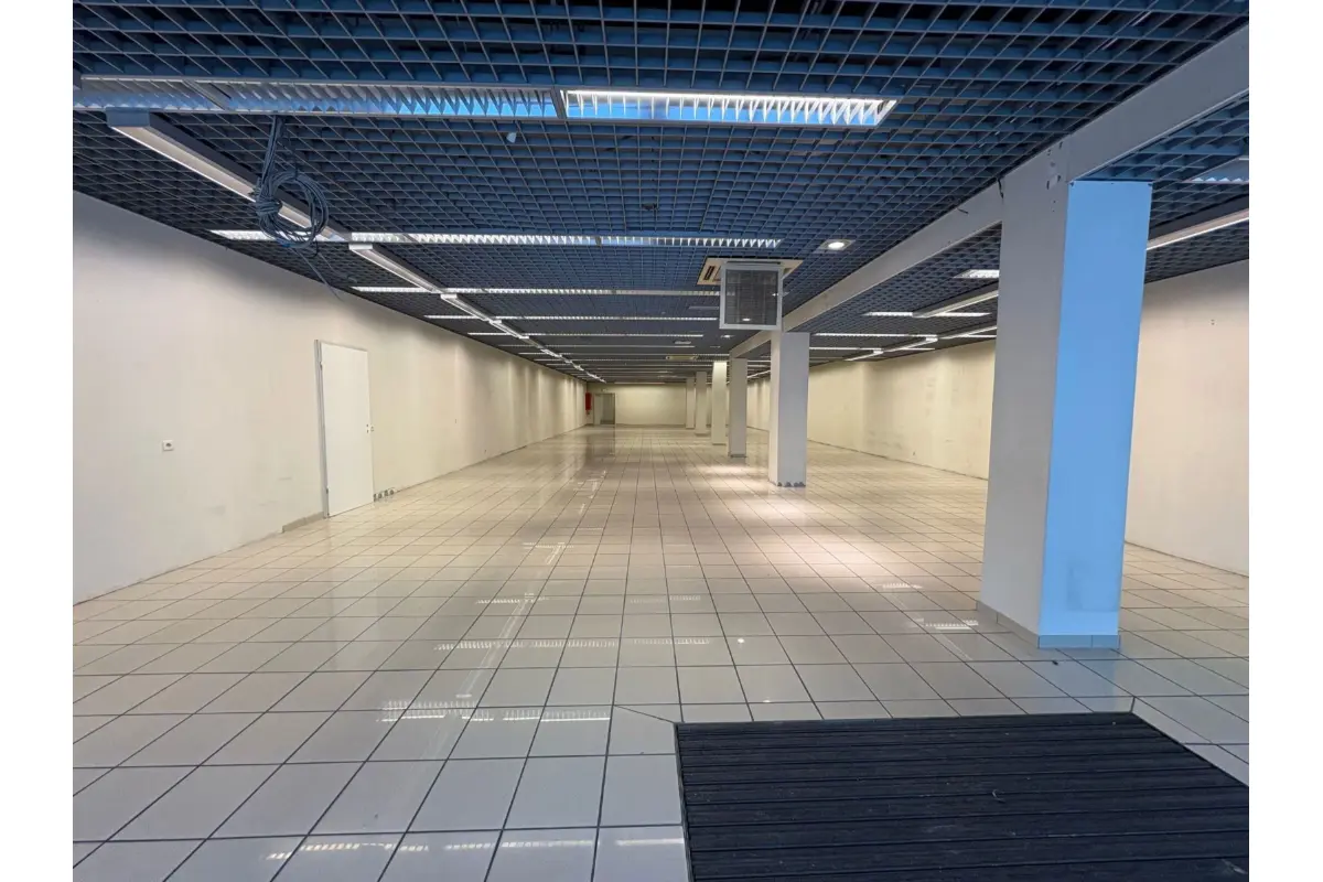 Handelszaak te  koop in Mol 2400 375000.00€  slaapkamers 376.00m² - Zoekertje 469878